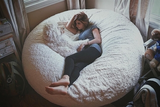 Chrissy Costanza feet photo thumbnail