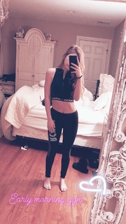 Chrissy Costanza feet photo thumbnail