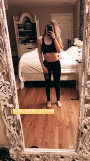 Chrissy Costanza feet photo thumbnail