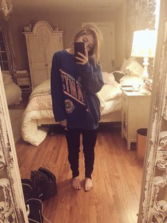 Chrissy Costanza feet photo thumbnail