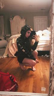 Chrissy Costanza feet photo thumbnail