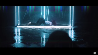 Chrissy Costanza feet photo thumbnail