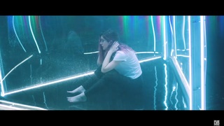 Chrissy Costanza feet photo thumbnail