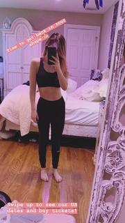 Chrissy Costanza feet photo thumbnail