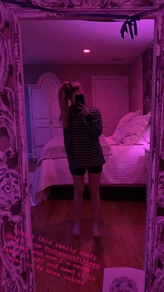 Chrissy Costanza feet photo thumbnail