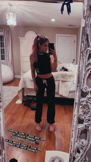 Chrissy Costanza feet photo thumbnail