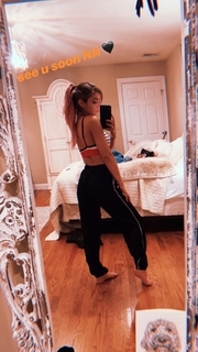 Chrissy Costanza feet photo thumbnail