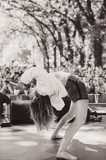 Chrissy Costanza feet photo thumbnail