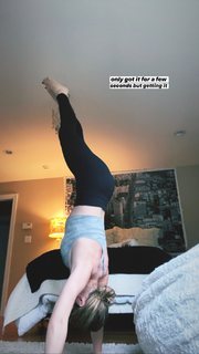 Chrissy Costanza feet photo thumbnail