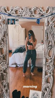 Chrissy Costanza feet photo thumbnail