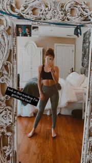 Chrissy Costanza feet photo thumbnail