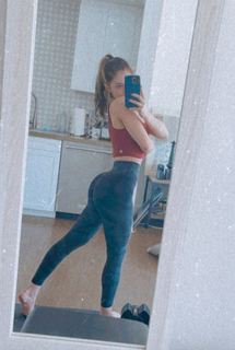 Chrissy Costanza feet photo thumbnail