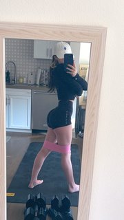 Chrissy Costanza feet photo thumbnail
