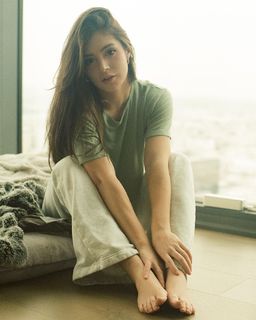 Chrissy Costanza feet photo thumbnail
