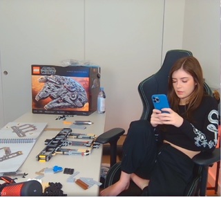 Chrissy Costanza feet photo thumbnail