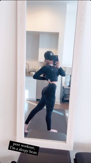 Chrissy Costanza feet photo thumbnail