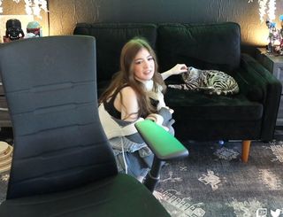 Chrissy Costanza feet photo thumbnail