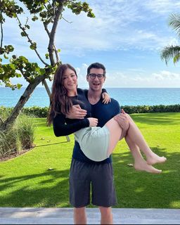 Chrissy Costanza feet photo thumbnail