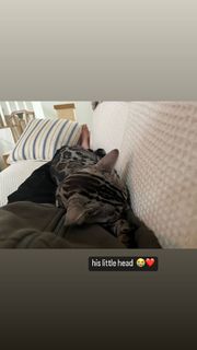 Chrissy Costanza feet photo thumbnail