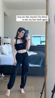 Chrissy Costanza feet photo thumbnail