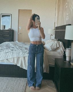 Chrissy Costanza feet photo thumbnail