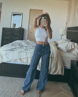 Chrissy Costanza feet photo thumbnail
