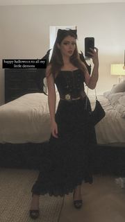 Chrissy Costanza feet photo thumbnail