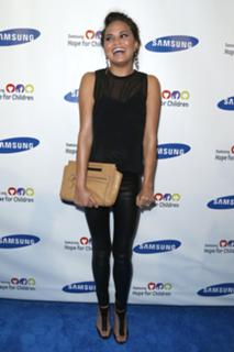 Chrissy Teigen feet photo thumbnail