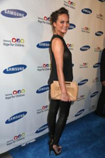 Chrissy Teigen feet photo thumbnail