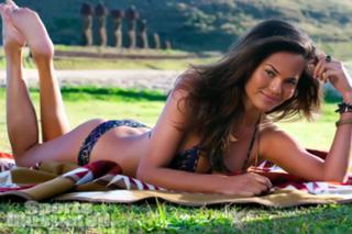 Chrissy Teigen feet photo thumbnail