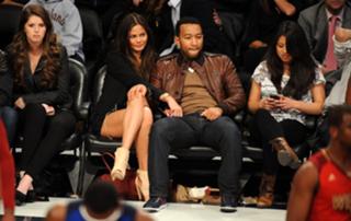 Chrissy Teigen feet photo thumbnail