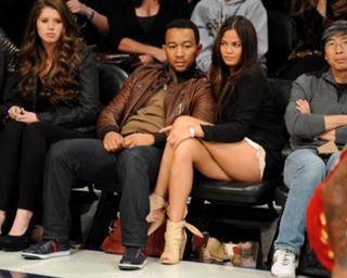 Chrissy Teigen feet photo thumbnail