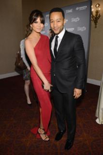 Chrissy Teigen feet photo thumbnail