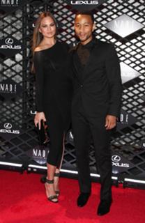 Chrissy Teigen feet photo thumbnail