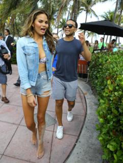 Chrissy Teigen feet photo thumbnail