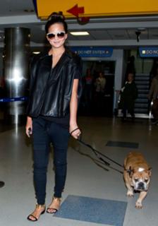 Chrissy Teigen feet photo thumbnail