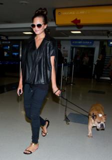 Chrissy Teigen feet photo thumbnail