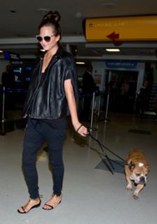 Chrissy Teigen feet photo thumbnail