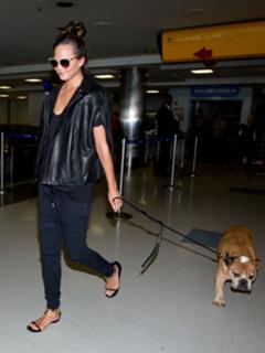 Chrissy Teigen feet photo thumbnail