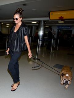 Chrissy Teigen feet photo thumbnail