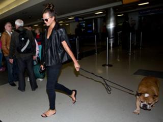 Chrissy Teigen feet photo thumbnail