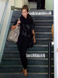Chrissy Teigen feet photo thumbnail