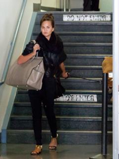 Chrissy Teigen feet photo thumbnail