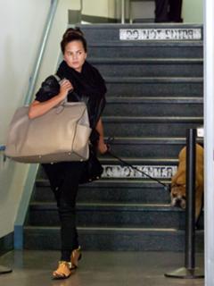Chrissy Teigen feet photo thumbnail