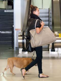 Chrissy Teigen feet photo thumbnail