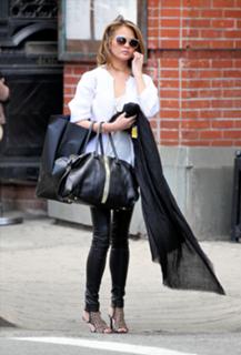 Chrissy Teigen feet photo thumbnail