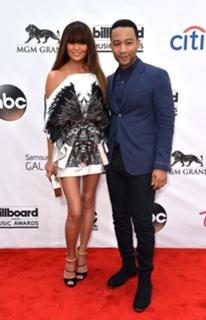 Chrissy Teigen feet photo thumbnail