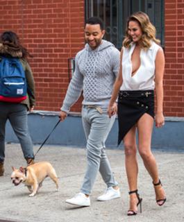 Chrissy Teigen feet photo thumbnail