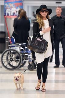 Chrissy Teigen feet photo thumbnail