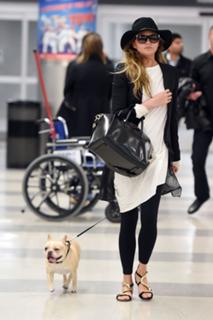 Chrissy Teigen feet photo thumbnail